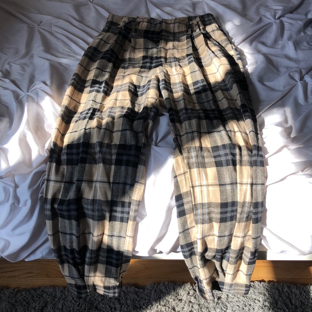 beige and black checkered cargo pants